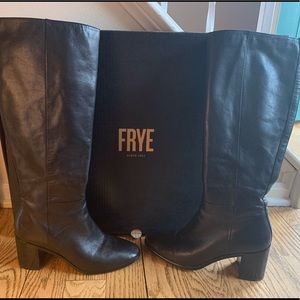 EUC Frye Julia tall inside zip